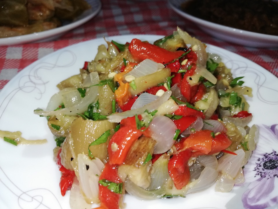 Köz Patlıcan Salatası