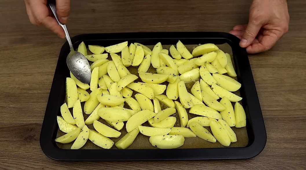 Fırında Soslu Patates Tarifi