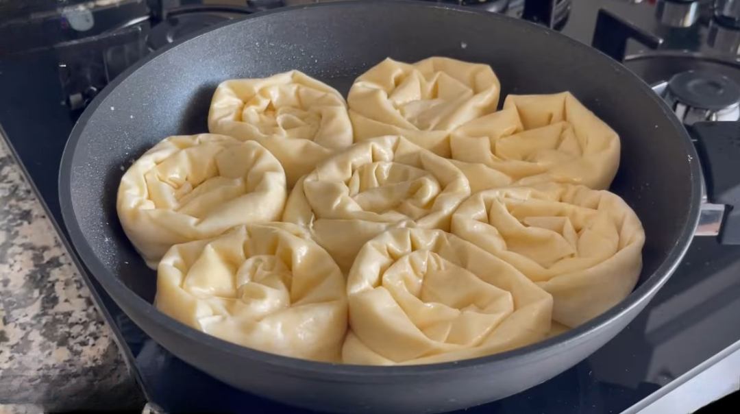 Tavada Gül Böreği Tarifi